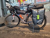 Wachten op de trein in Amsterdam