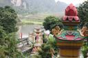 In een pagoda (klooster ofzo)