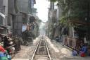De trein dwars door Hanoi