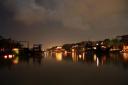 De haven bij nacht