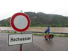 We kunnen niet langs de Rijn