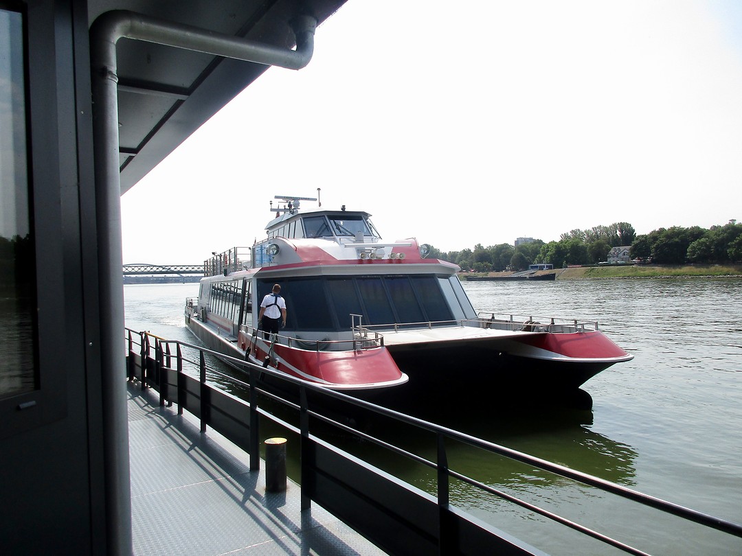 Met deze boot in anderhalfuur naar Wenen