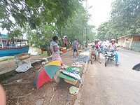 Warenmarkt langs de weg