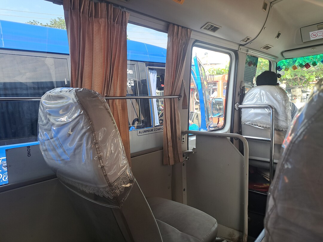 Met minibus naar Kandy