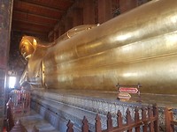 35. De 29 meter lange reclyning buddha in What Pho