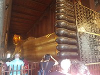 37. De 29 meter lange reclyning buddha in What Pho