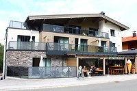 links onder ons appartement met terras