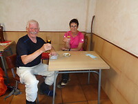 Wachten op de hoteltaxi.