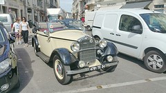 AUTO VOOR KATHEDRAAL VAN PERIGUEUX