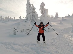 Springen met sneeuwschoenen