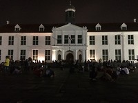 Fatahillah square s'avonds - druk bezocht