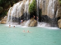 Zwemmen in de Erawan watervallen