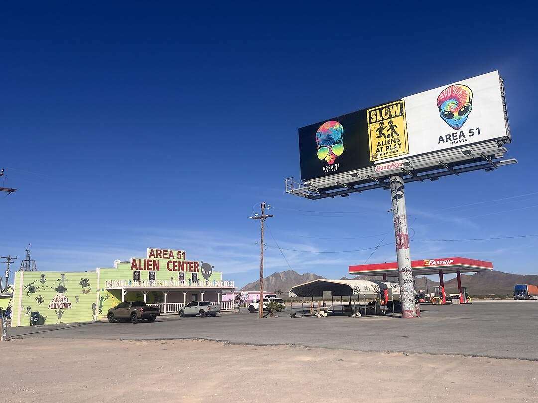 Alien Drug Store