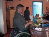 Sergio, de hospitalero is al druk bezig met de voorbereiding