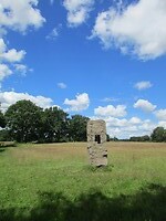 Gedenksteen op het Balloerveld
