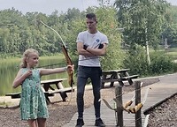 Femke mocht met kruis en boog schieten