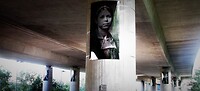 Gedenkplek voor de omgekomen vrouwen onder de autobaan