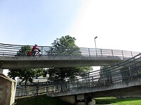 Al fietsend en draaiend omhoog