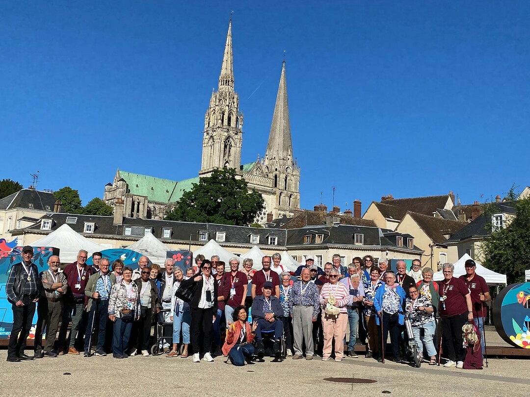 Met z'n allen op de foto bij de kathedraal van Chartres