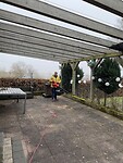 Met de bladblazer was het terras snel schoon