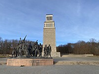 Op de achtergrond de Klokkentoren