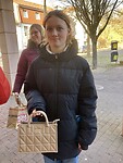 Femke scoort een tasje voor haar reis naar Barcelona