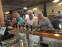 Effe eentje aan de bar!
