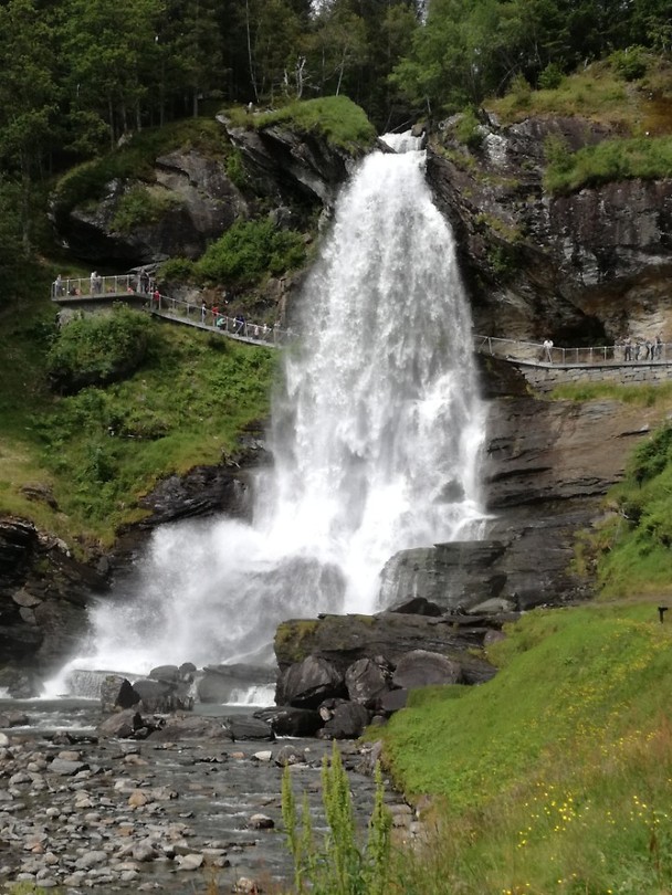 Steinsdalsfossen.
