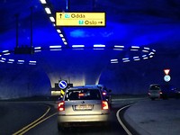 Rotonde, midden in een tunnel. En mooi verlicht.