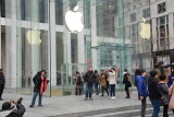 Voor de Apple Store