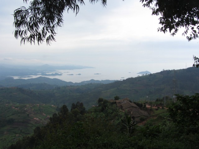 Uitzicht Op Lake Kivu Foto Van De Zwarteplak Naar Zwart Afrika s uitzicht-op-lake-kivu-foto-van-de-zwarteplak-naar-zwart-afrika-s