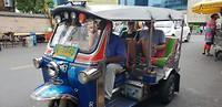 Met de tuk tuk in bangkok
