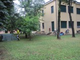 Ruud bij natte tent in de tuin van jeugdherberg in Montagnana