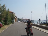 Ruud op de fiets vanuit Pellestrina richting Lido / Venetie