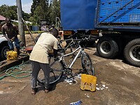 Fietsen worden grondig schoongemaakt