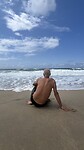 Aan het strand bijkomen van de golven