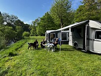 Plek langs de rivier