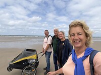 Wandelen met Lou op het strand