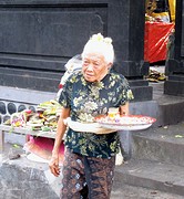 terug van een offertje brengen naar de tempel