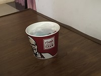Deze box van KFC bedoelde ik, geen idee hoe die heet..