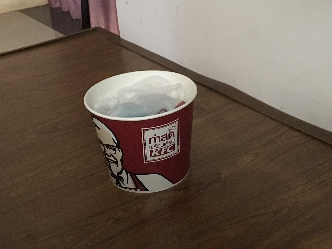 Deze box van KFC bedoelde ik, geen idee hoe die heet..