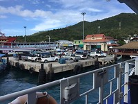 Vanaf de catamaran vlak voor de oversteek