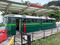 Boven op de berg een oude tram