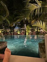 Aan het zwembad in het hotel
