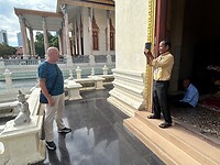 Hans gefotografeerd door de gids