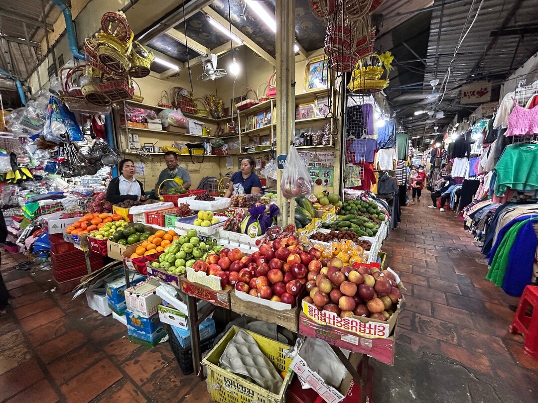 Tuol Tompoung Market