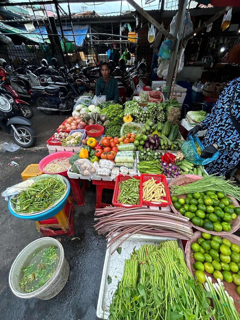Tuol Tompoung Market