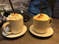 Na een barre tocht in de kou is er warme chocomel!