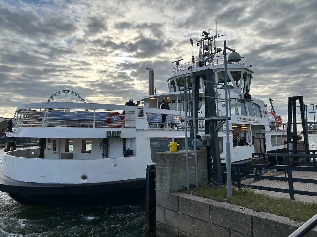 De veerboot naar het eiland