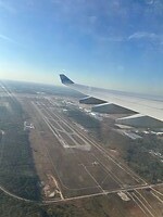 De luchthaven vanuit de lucht